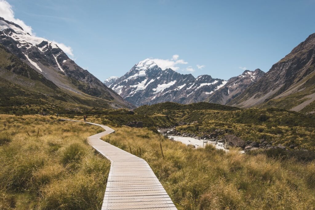 Hooker Valley Track. New Zealand. Photo by Roell de Ram on Unsplash