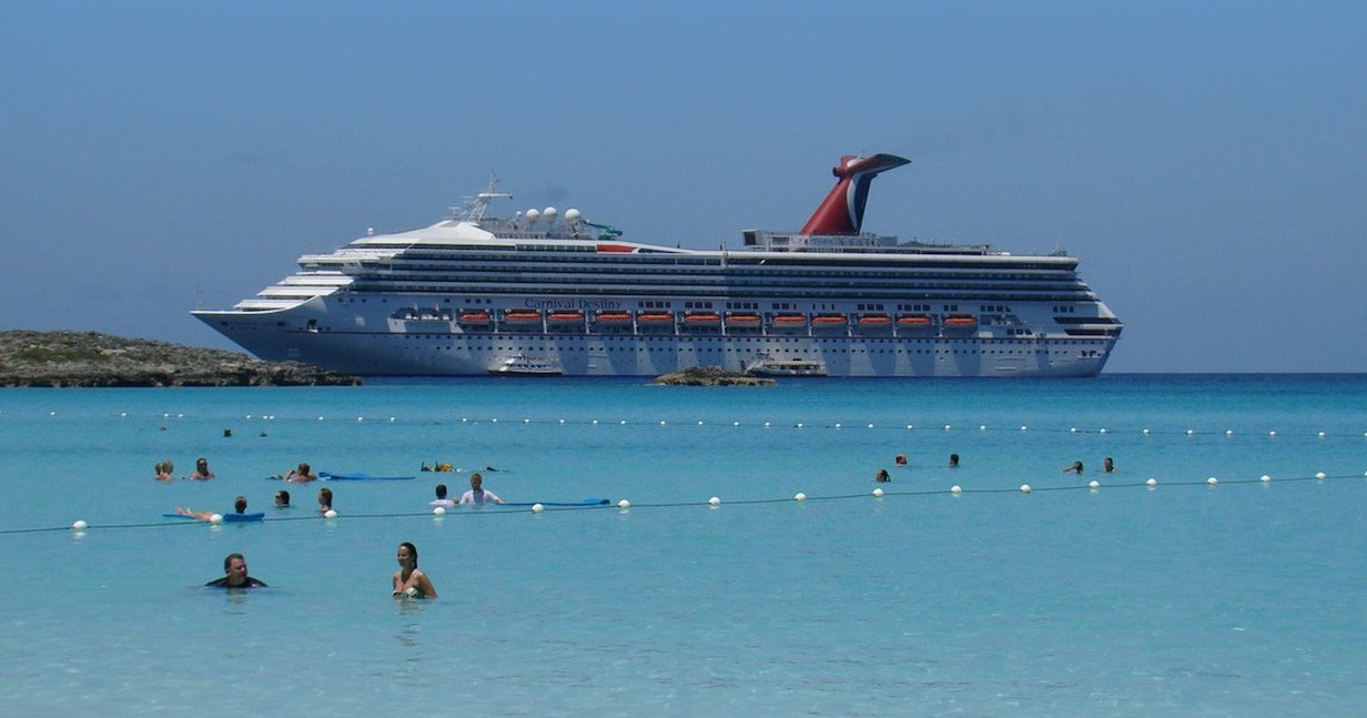 Carnival Cruise Line implements curfew for minors