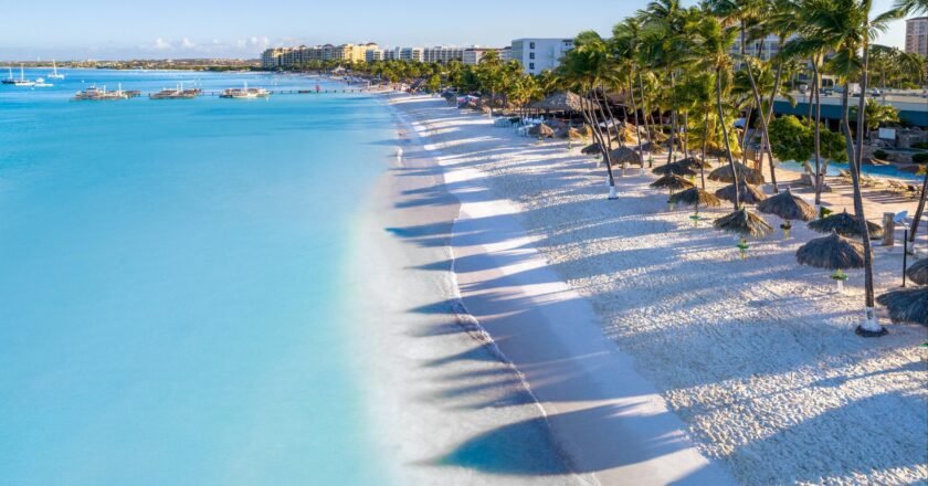 Washington DC to Aruba RT Nonstop Airfares on United Airlines Main Cabin : $294