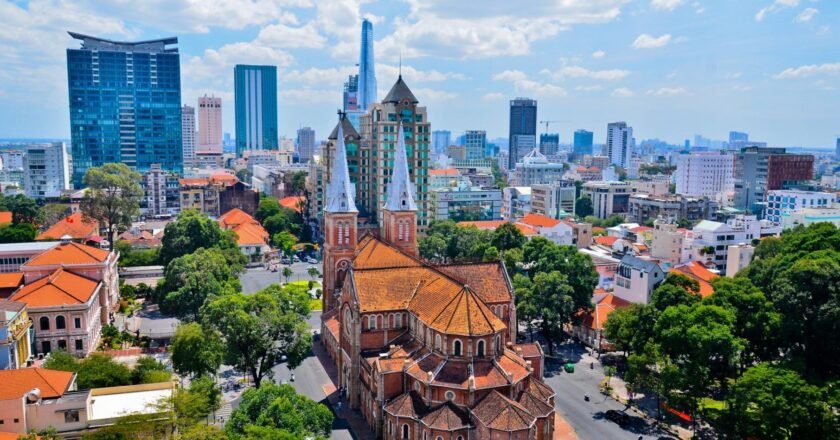 Ho Chi Minh City : Exploring the neighborhoods