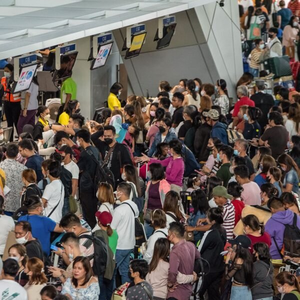 Air traffic outage forces Philippines to cancel flights, shut airspace