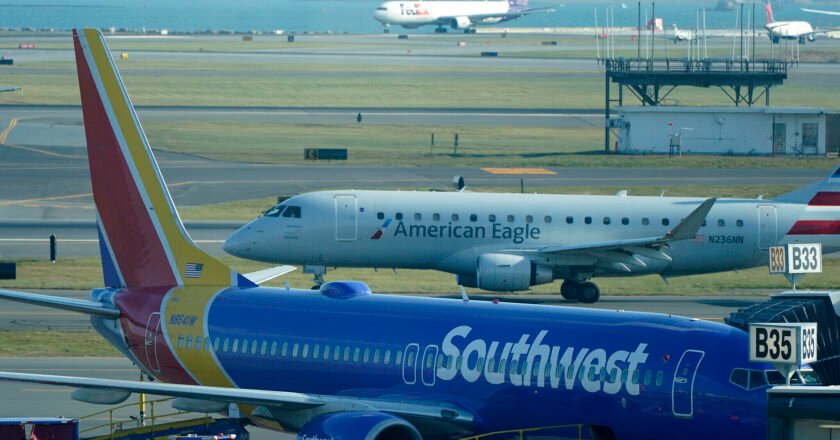 Massive glitch grounds all flights across the U.S. as FAA races to resolve issue